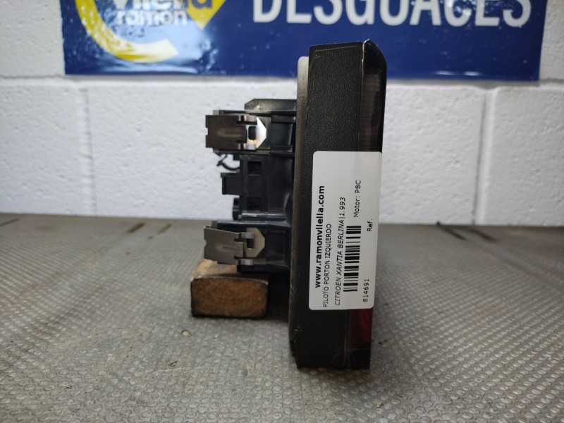 Recambio de piloto porton izquierdo para citroen xantia berlina 2.1 td sx referencia OEM IAM   