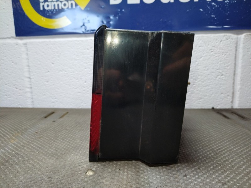 Recambio de piloto trasero izquierdo para citroen xantia berlina 2.1 td sx referencia OEM IAM   