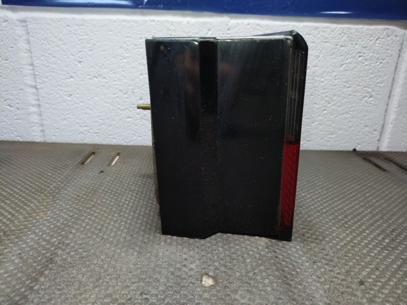 Recambio de piloto trasero derecho para citroen xantia berlina 2.1 td sx referencia OEM IAM   