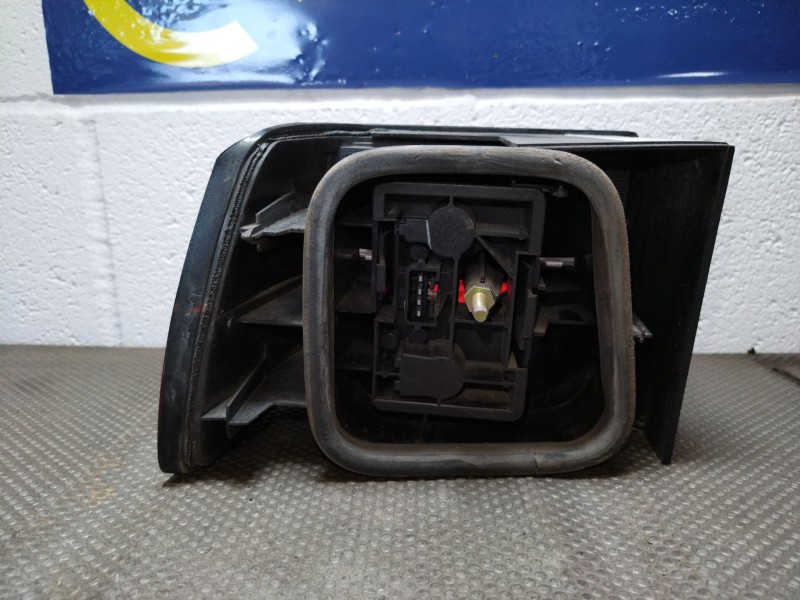 Recambio de piloto trasero derecho para citroen xantia berlina 2.1 td sx referencia OEM IAM   