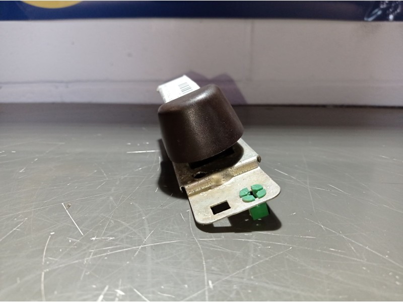 Recambio de maneta interior delantera izquierda para seat 131 referencia OEM IAM   