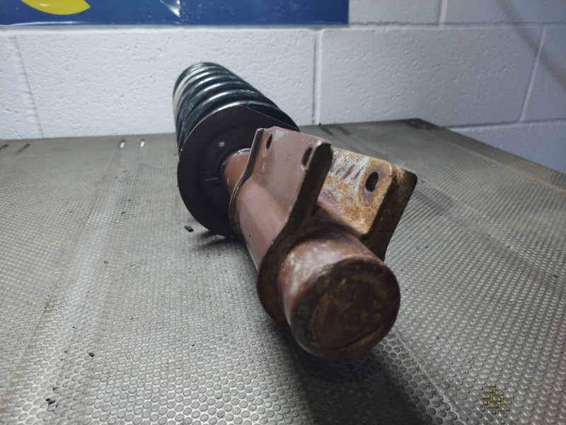 Recambio de amortiguador delantero derecho para seat 131 referencia OEM IAM   