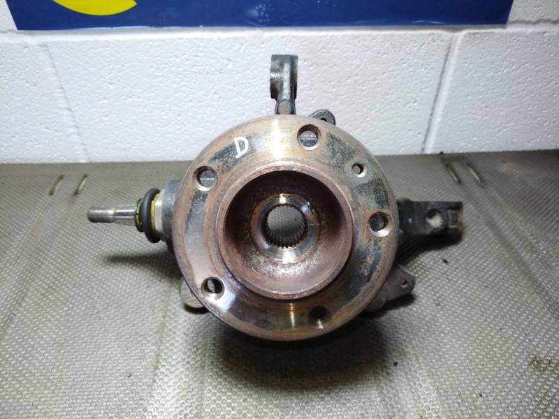 Recambio de mangueta delantera derecha para renault master referencia OEM IAM    Recambio de mangueta delantera derecha para renault master referencia OEM IAM