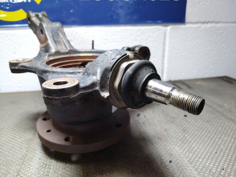 Recambio de mangueta delantera derecha para renault master referencia OEM IAM    Recambio de mangueta delantera derecha para renault master referencia OEM IAM