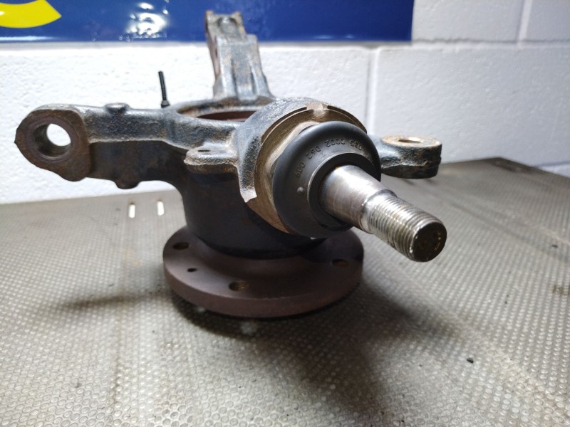 Recambio de mangueta delantera izquierda para renault master referencia OEM IAM    Recambio de mangueta delantera izquierda para renault master referencia OEM IAM