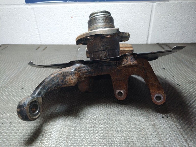 Recambio de mangueta delantera izquierda para seat 131 referencia OEM IAM   