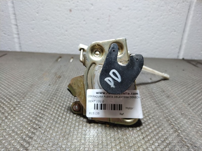 Recambio de cerradura puerta delantera derecha para seat 131 referencia OEM IAM   