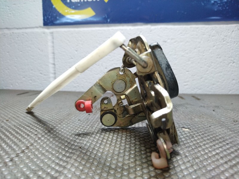 Recambio de cerradura puerta delantera derecha para seat 131 referencia OEM IAM   