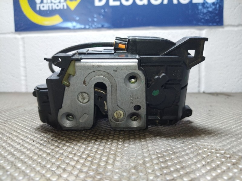 Recambio de cerradura puerta delantera derecha para renault master referencia OEM IAM    Recambio de cerradura puerta delantera derecha para renault master referencia OEM IAM