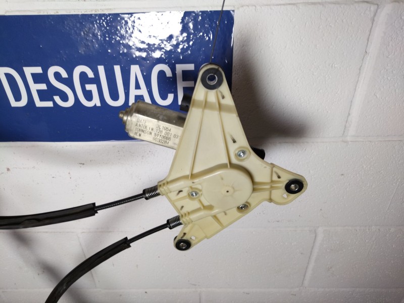 Recambio de elevalunas delantero derecho para renault master referencia OEM IAM    Recambio de elevalunas delantero derecho para renault master referencia OEM IAM