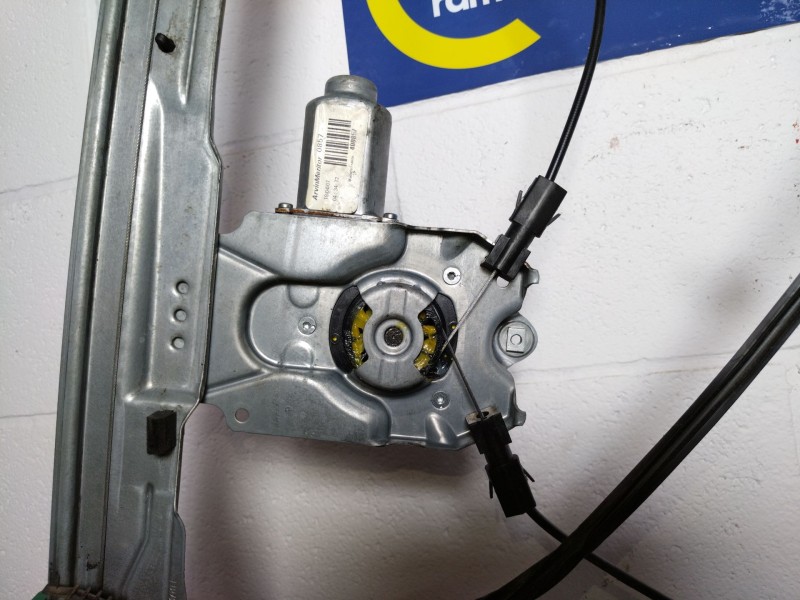 Recambio de elevalunas delantero derecho para renault clio iii  | 0.05 - ...  | 0.05 - ... referencia OEM IAM   