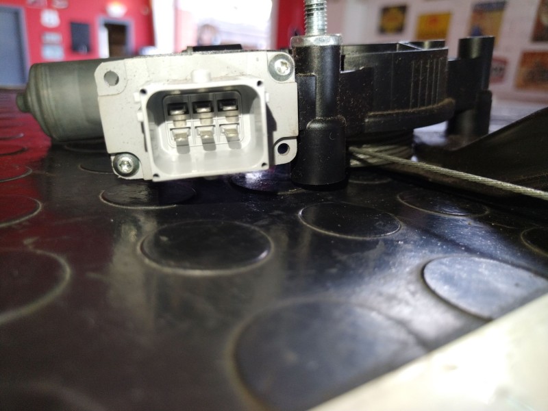 Recambio de elevalunas delantero derecho para fiat doblo active referencia OEM IAM    Recambio de elevalunas delantero derecho para fiat doblo active referencia OEM IAM