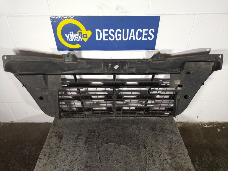 Recambio de rejilla delantera para renault master referencia OEM IAM    Recambio de rejilla delantera para renault master referencia OEM IAM