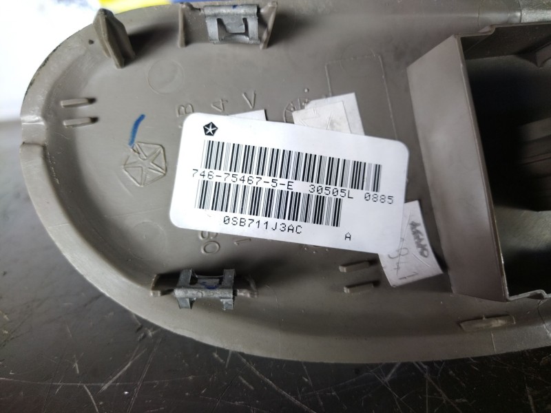 Recambio de mando elevalunas delantero derecho para chrysler voyager (rg) 2.5 crd cat referencia OEM IAM 746754675E   Recambio de mando elevalunas delantero derecho para chrysler voyager (rg) 2.5 crd cat referencia OEM IAM 746754675E