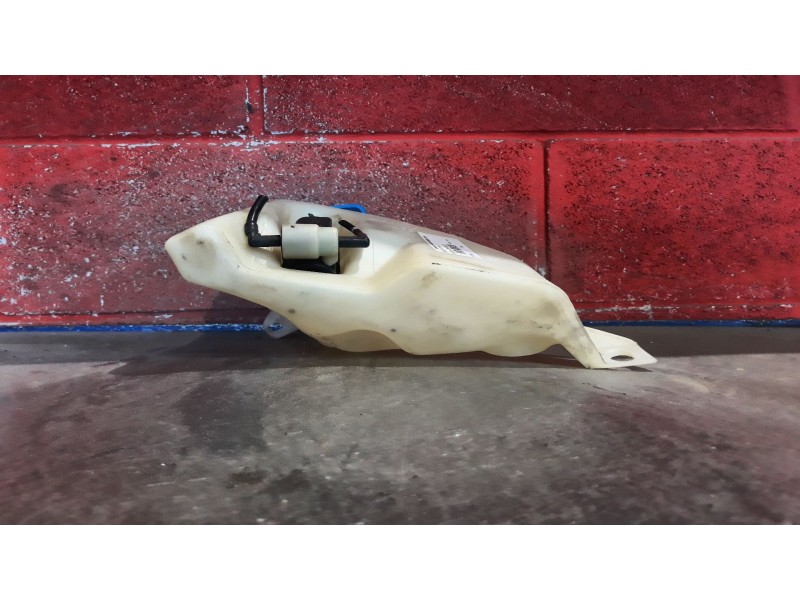 Recambio de deposito limpia para volkswagen polo referencia OEM IAM   