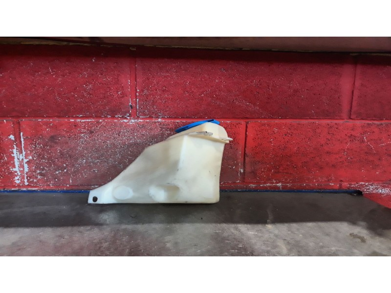 Recambio de deposito limpia para volkswagen polo referencia OEM IAM   