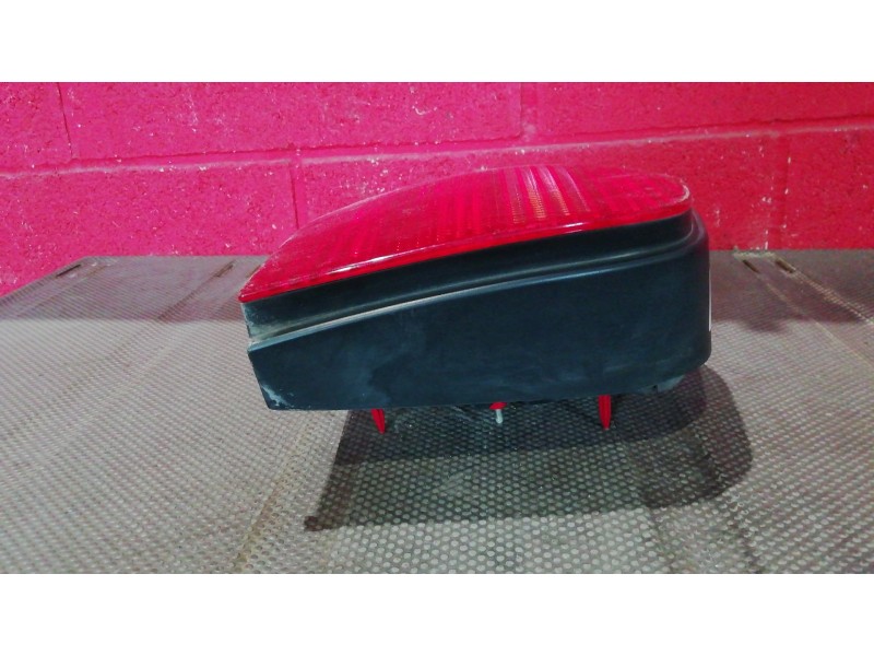 Recambio de piloto trasero izquierdo para volkswagen polo referencia OEM IAM   