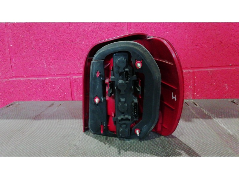 Recambio de piloto trasero izquierdo para volkswagen polo referencia OEM IAM   