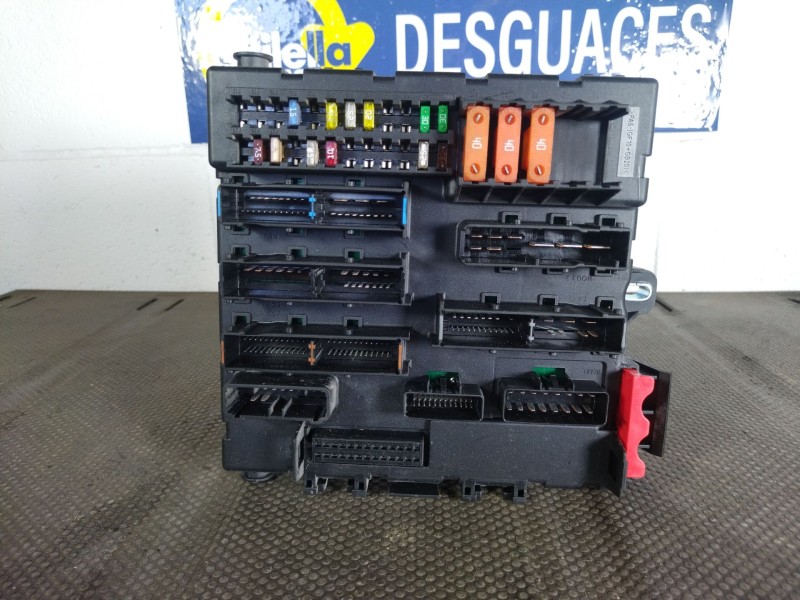 Recambio de caja reles fusibles para opel vectra c berlina 1.9 cdti referencia OEM IAM 13189926 519046502 
