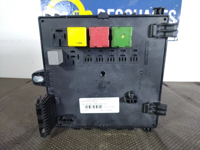 Recambio de caja reles fusibles para opel vectra c berlina 1.9 cdti referencia OEM IAM 13189926 519046502 