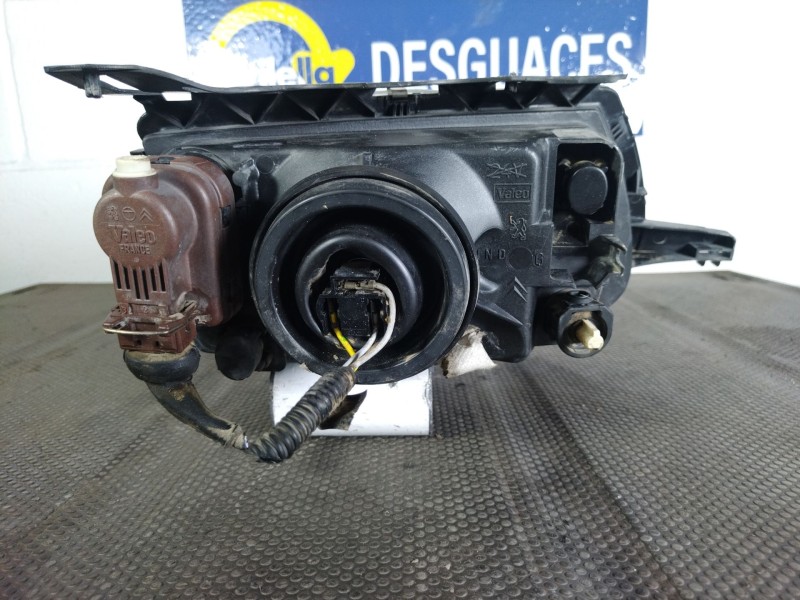 Recambio de faro izquierdo para citroen saxo 1.4 vsx referencia OEM IAM    Recambio de faro izquierdo para citroen saxo 1.4 vsx referencia OEM IAM