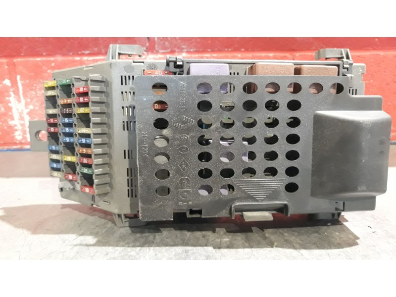 Recambio de caja reles fusibles para renault laguna (b56) 1.9 dci (b56w) referencia OEM IAM 7700427844A   Recambio de caja reles fusibles para renault laguna (b56) 1.9 dci (b56w) referencia OEM IAM 7700427844A