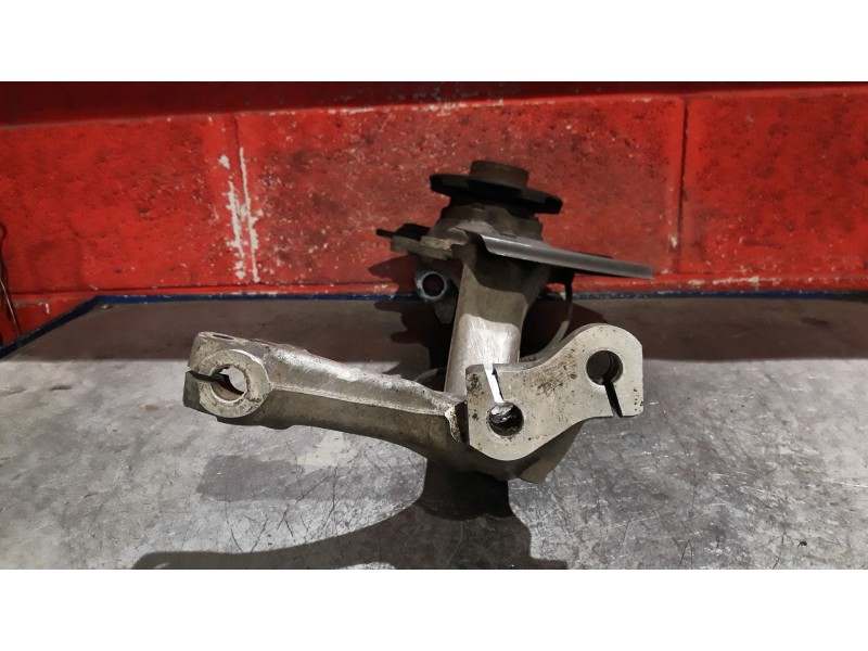 Recambio de mangueta delantera izquierda para audi a4 berlina (8e) 2.0 16v tfsi referencia OEM IAM   