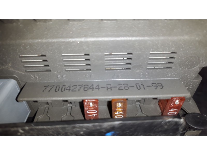 Recambio de caja reles fusibles para renault laguna (b56) 1.9 dci (b56w) referencia OEM IAM 7700427844A   Recambio de caja reles fusibles para renault laguna (b56) 1.9 dci (b56w) referencia OEM IAM 7700427844A