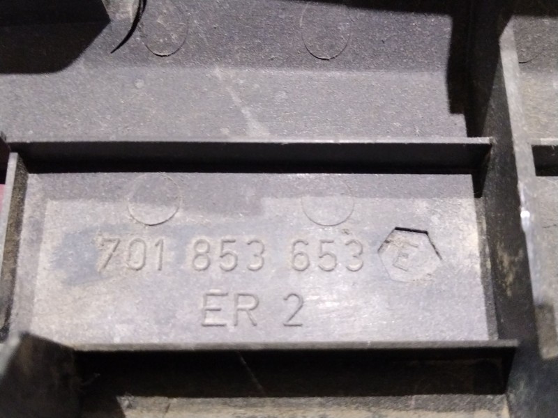 Recambio de rejilla delantera para volkswagen caravelle referencia OEM IAM 701853653E  