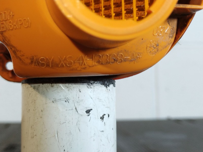 Recambio de piloto delantero derecho para ford focus 1.6 ghia referencia OEM IAM XS4X13368A  