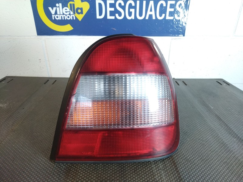 Recambio de piloto trasero derecho para nissan sunny (140y)  | 0.78 - ...  | 0.78 - ... referencia OEM IAM    Recambio de piloto trasero derecho para nissan sunny (140y)  | 0.78 - ...  | 0.78 - ... referencia OEM IAM