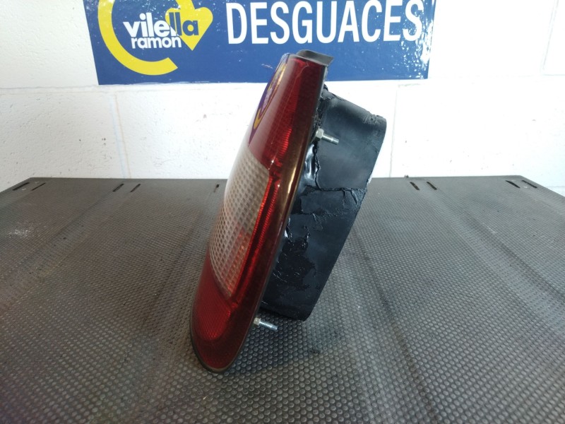 Recambio de piloto trasero derecho para nissan sunny (140y)  | 0.78 - ...  | 0.78 - ... referencia OEM IAM    Recambio de piloto trasero derecho para nissan sunny (140y)  | 0.78 - ...  | 0.78 - ... referencia OEM IAM