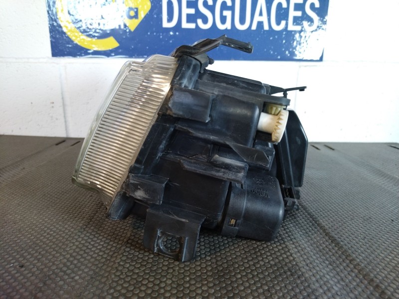 Recambio de faro izquierdo para audi a4 berlina (b5) referencia OEM IAM    Recambio de faro izquierdo para audi a4 berlina (b5) referencia OEM IAM