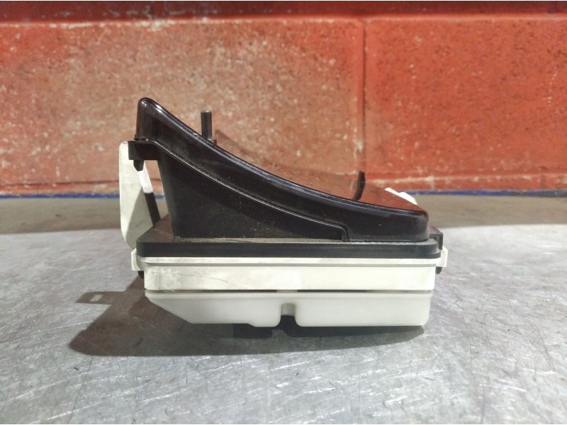 Recambio de cuadro instrumentos para toyota corolla verso (e12)  | 0.02 - 0.04  | 0.02 - 0.04 referencia OEM IAM 8380013150 2574