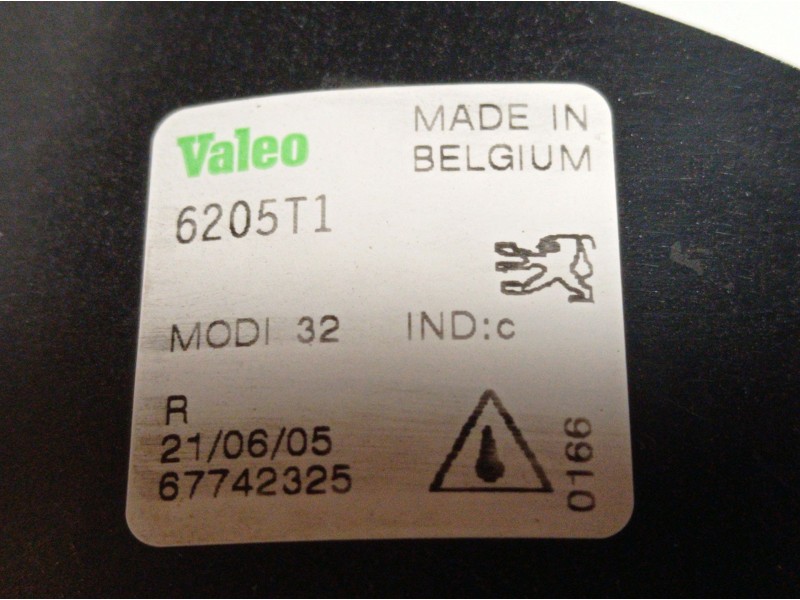 Recambio de faro antiniebla derecho para peugeot 206 referencia OEM IAM 6205T1 67742325 