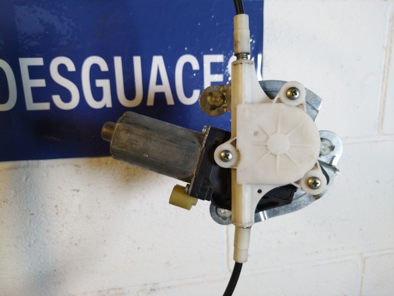 Recambio de elevalunas delantero derecho para renault megane coupe rt 1.4 16v referencia OEM IAM 0130821721  