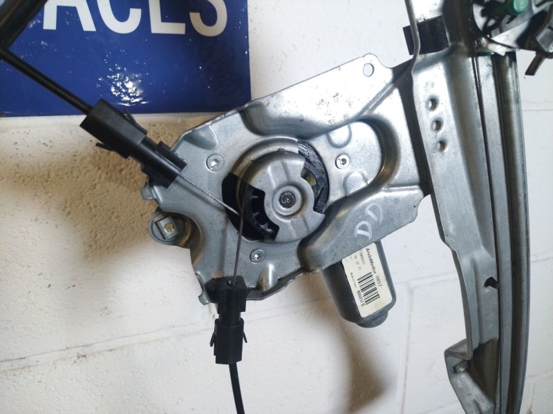 Recambio de elevalunas delantero derecho para renault clio iii  | 0.05 - ...  | 0.05 - ... referencia OEM IAM   