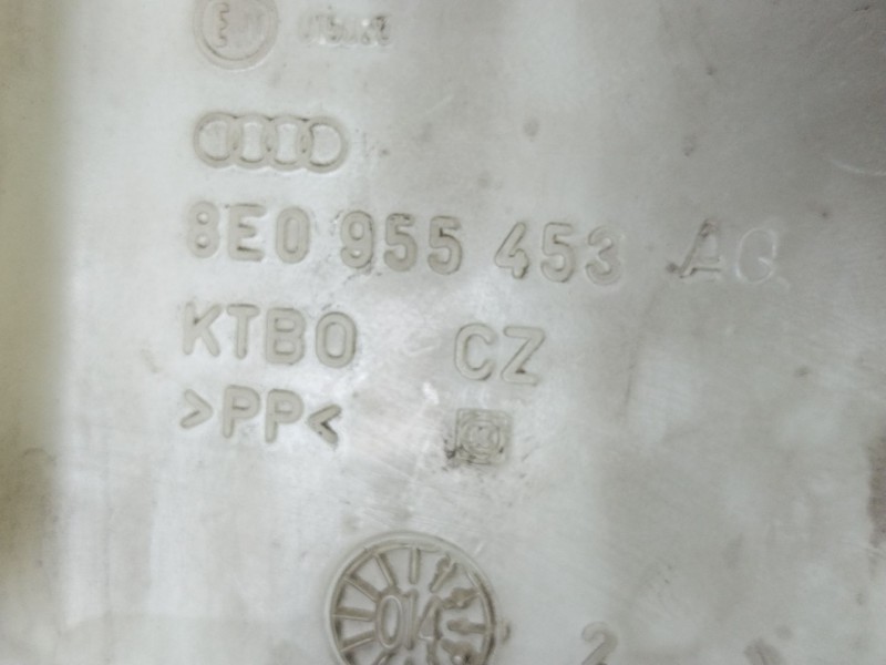 Recambio de deposito limpia para audi a4 berlina (8e) 1.9 tdi referencia OEM IAM 8E0955453AQ 8E0955451AG  Recambio de deposito limpia para audi a4 berlina (8e) 1.9 tdi referencia OEM IAM 8E0955453AQ 8E0955451AG