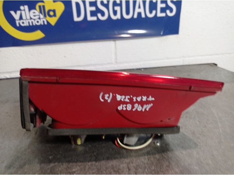 Recambio de piloto porton izquierdo para peugeot 607 referencia OEM IAM   