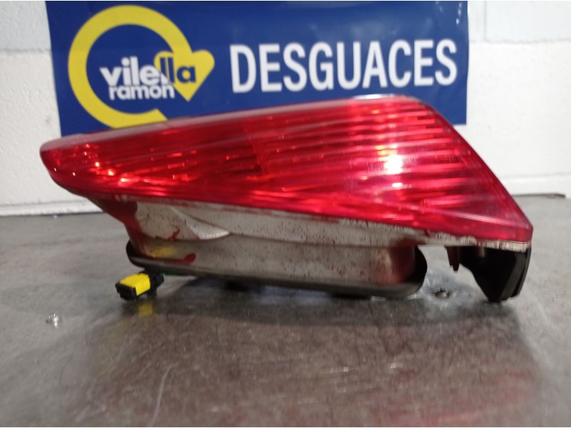 Recambio de piloto porton izquierdo para peugeot 607 referencia OEM IAM   