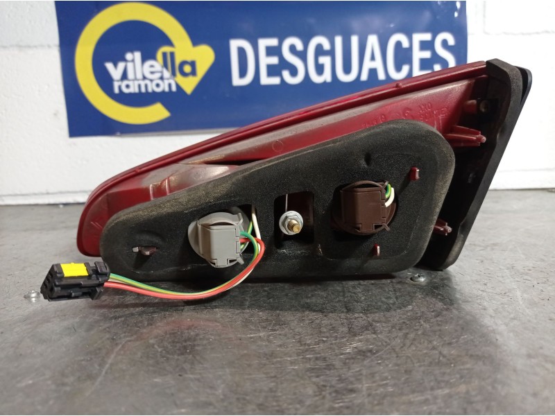 Recambio de piloto porton izquierdo para peugeot 607 referencia OEM IAM   