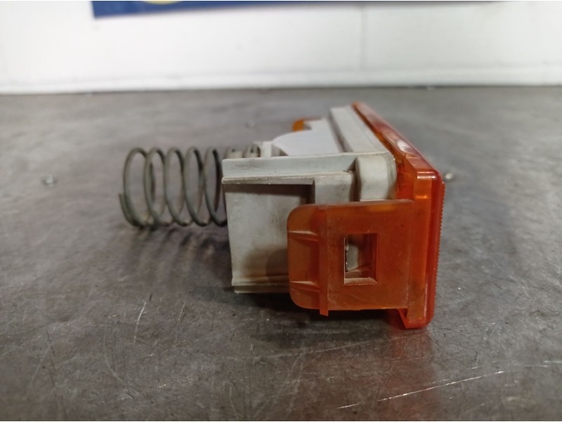 Recambio de piloto delantero derecho para renault express 1.2 kat referencia OEM IAM 7700811996  