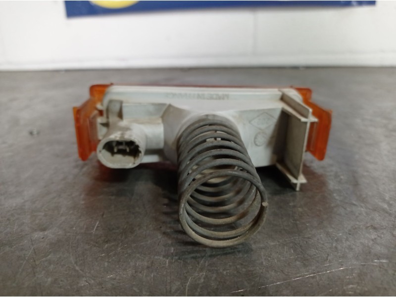 Recambio de piloto delantero derecho para renault express 1.2 kat referencia OEM IAM 7700811996  