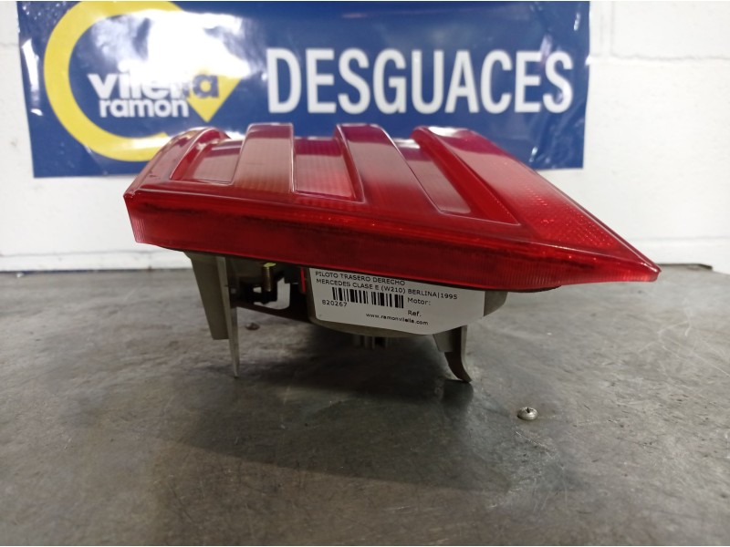 Recambio de piloto trasero derecho para mercedes clase e (w210) berlina referencia OEM IAM A2108200264  