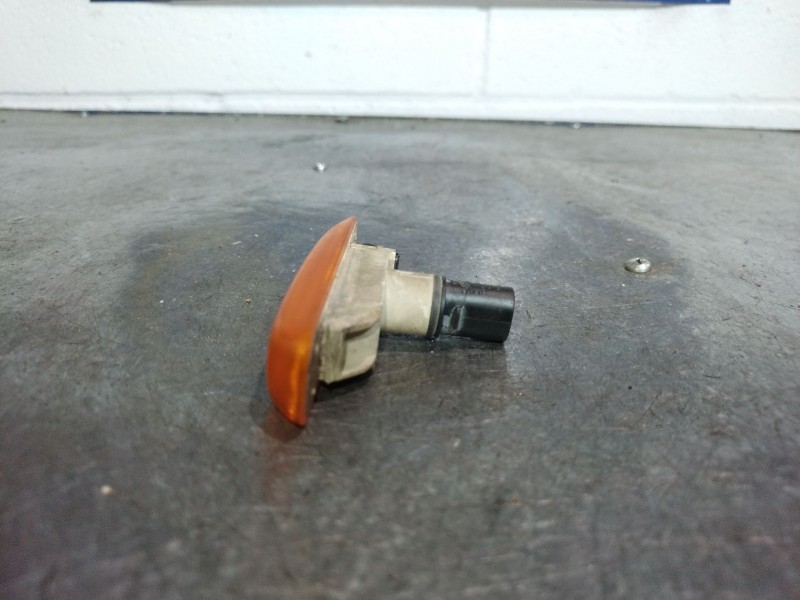 Recambio de piloto lateral izquierdo para bmw serie 3 berlina (e46) referencia OEM IAM    Recambio de piloto lateral izquierdo para bmw serie 3 berlina (e46) referencia OEM IAM