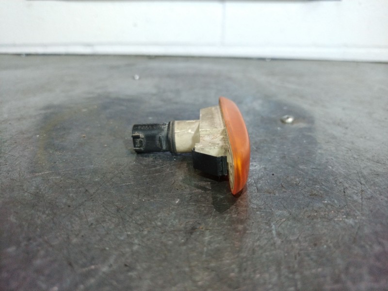 Recambio de piloto lateral izquierdo para bmw serie 3 berlina (e46) referencia OEM IAM    Recambio de piloto lateral izquierdo para bmw serie 3 berlina (e46) referencia OEM IAM