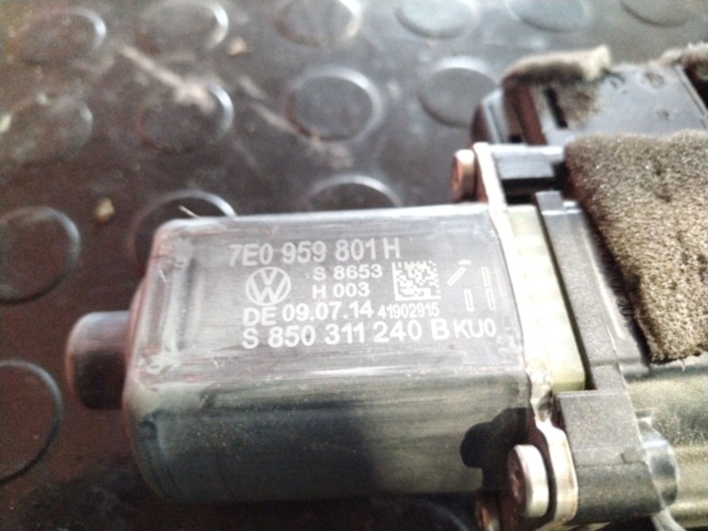 Recambio de motor elevalunas delantero izquierdo para volkswagen caravelle corto 2.0 115 trendline referencia OEM IAM 7E0959801H