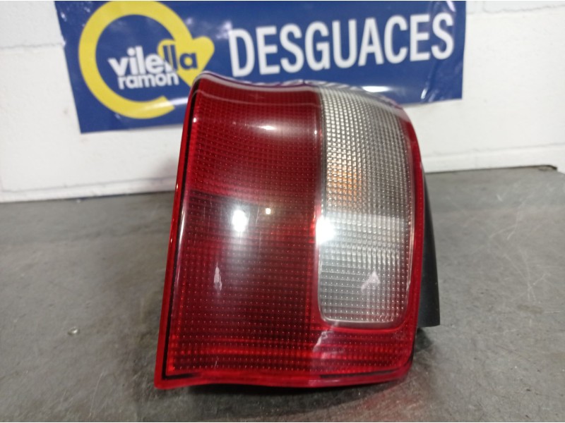 Recambio de piloto trasero derecho para citroen saxo 1.4 referencia OEM IAM   