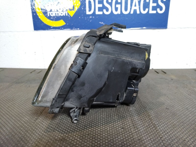 Recambio de faro derecho para audi a4 avant (b5) 1.9 tdi referencia OEM IAM   