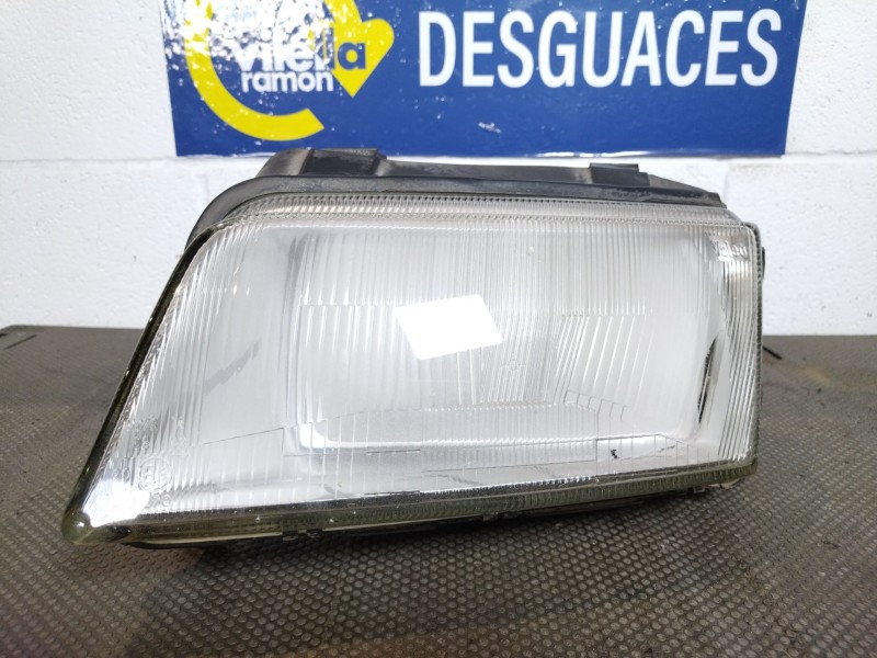 Recambio de faro izquierdo para audi a4 1.8 t referencia OEM IAM    Recambio de faro izquierdo para audi a4 1.8 t referencia OEM IAM